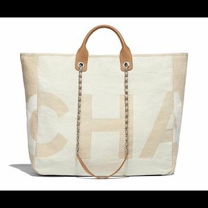 Stunning Chanel Tote Bag XL